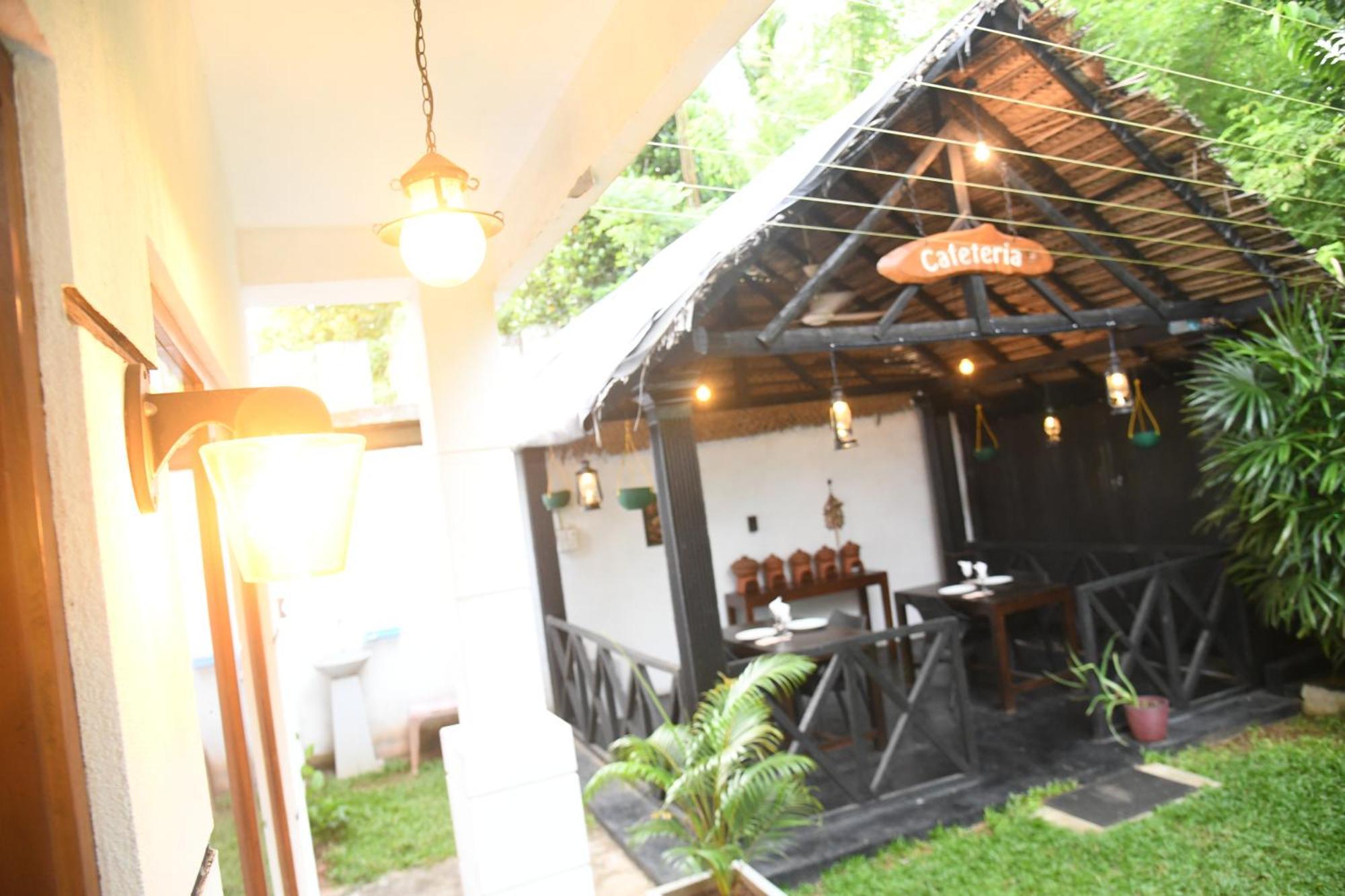 Wild Park Safari Home Stay Udawalawe Bagian luar foto