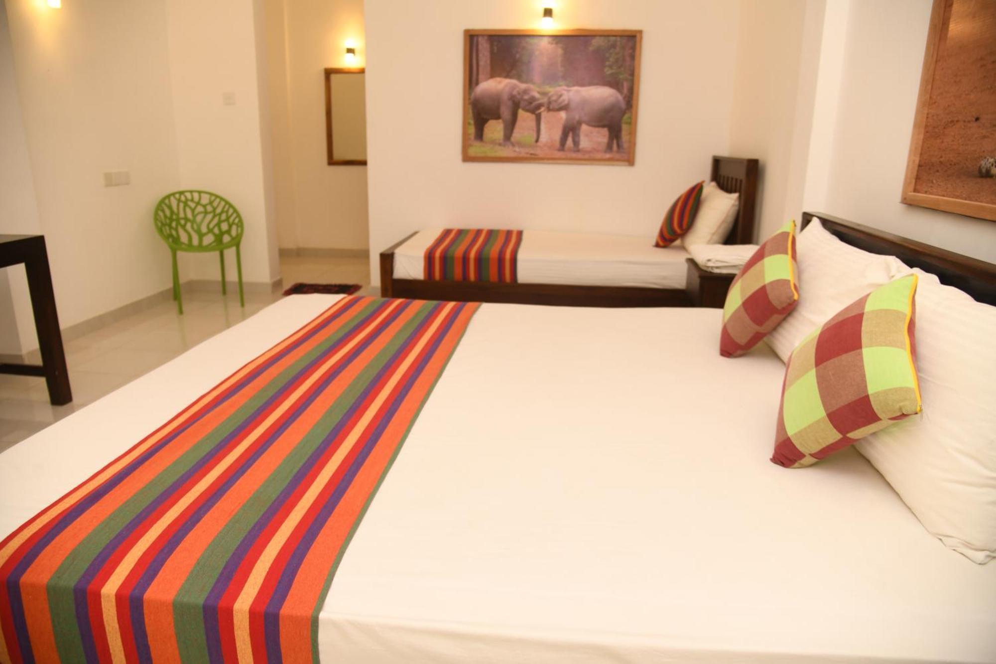 Wild Park Safari Home Stay Udawalawe Bagian luar foto
