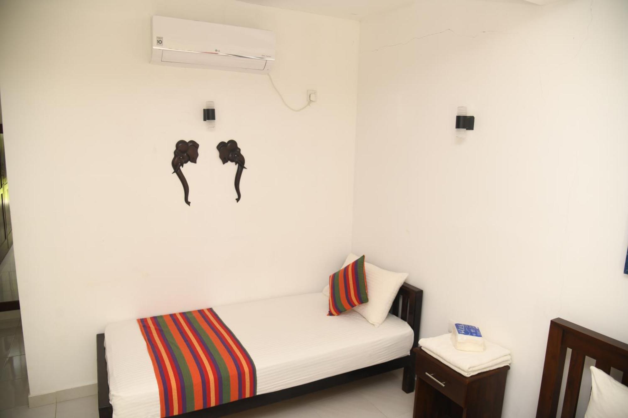 Wild Park Safari Home Stay Udawalawe Bagian luar foto