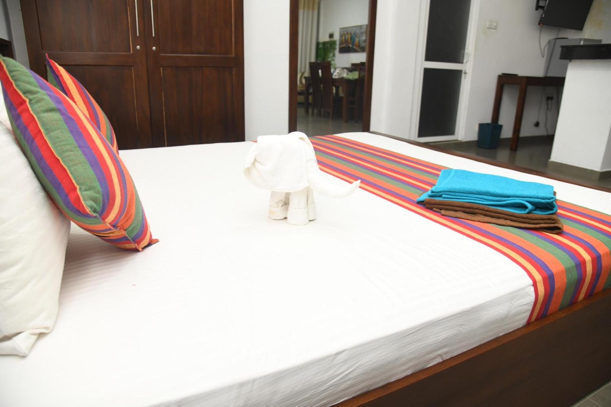 Wild Park Safari Home Stay Udawalawe Bagian luar foto