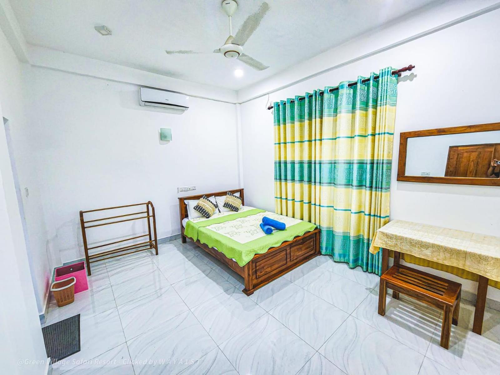 Wild Park Safari Home Stay Udawalawe Bagian luar foto