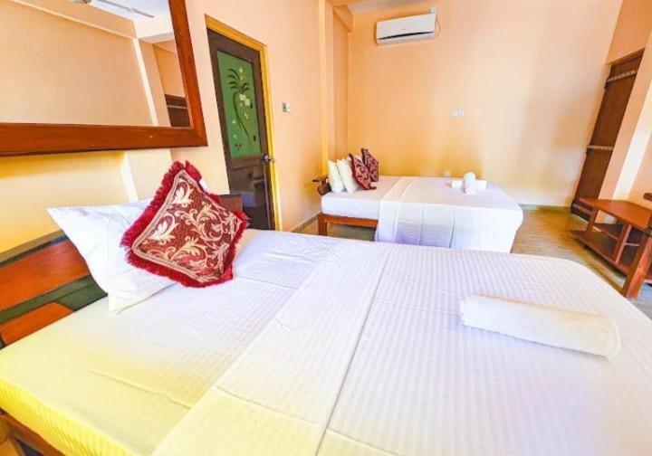 Wild Park Safari Home Stay Udawalawe Bagian luar foto